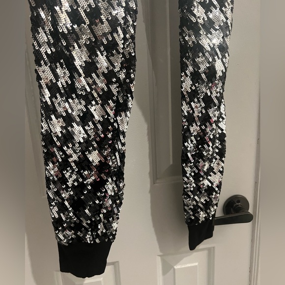 Michael Kors Sequin jogger pant with pockets. Silver and black. Size Medium. NWT - Picture 4 of 8